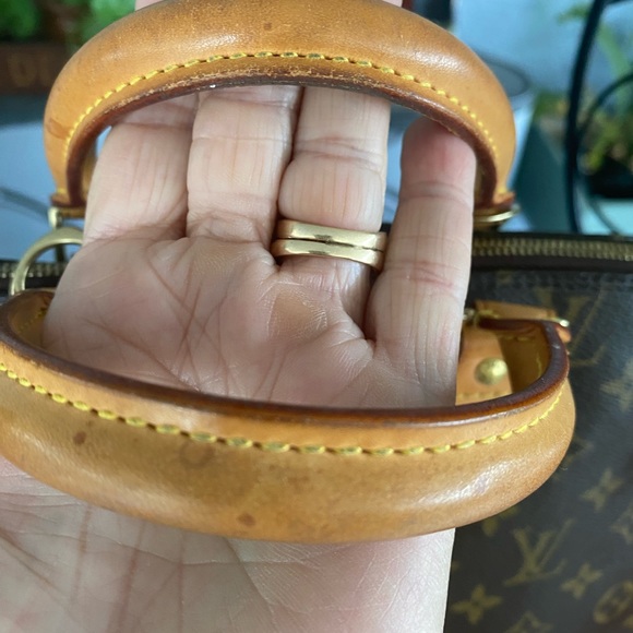 Louis Vuitton Alma With Certificate of Authenticity - Picture 15 of 15